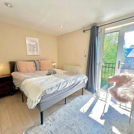 Beautiful 4-br! Outdoor Seating! 2 Free Parking! Sleep 9 Ferienhaus