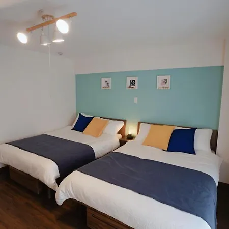 Stretford - Sleeps 6 - Wifi - Parking - Near Stadium Holiday home
