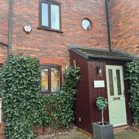 Ferienhaus Beautiful 4-br! Outdoor Seating! 2 Free Parking! Sleep 9 *