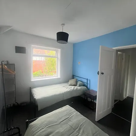 Spacious House Close To With Free Parking Holiday home