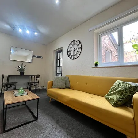 Holiday home Spacious House Close To With Free Parking Manchester