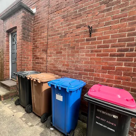 Spacious House Close To With Free Parking Holiday home