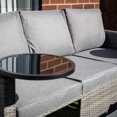 The Hideaway -ideal Summer House Hébergement de vacances Manchester