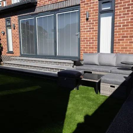The Hideaway -ideal Summer House Hébergement de vacances Manchester