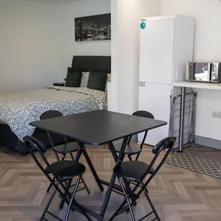 The Hideaway -ideal Summer House Hébergement de vacances Manchester