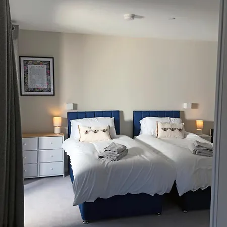 2 Bedroom With Free Parking In Centre, By Eason - Ideal For Weekend Getaways & Business Travel *