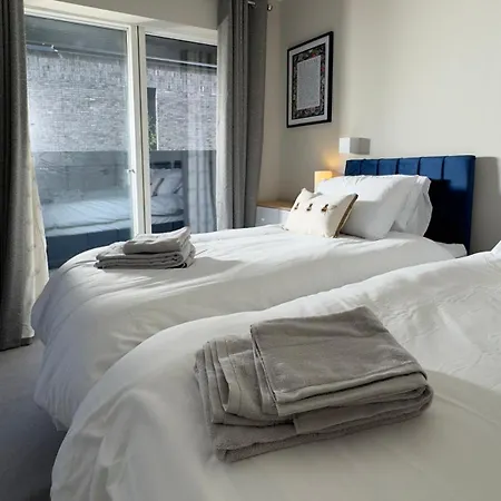 2 Bedroom With Free Parking In Centre, By Eason - Ideal For Weekend Getaways & Business Travel Manchester