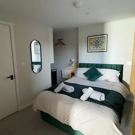 Apartment 2 Bedroom With Free Parking In Centre, By Eason - Ideal For Weekend Getaways & Business Travel Manchester