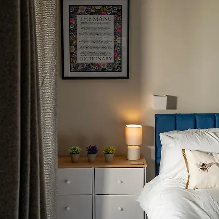 2 Bedroom With Free Parking In Centre, By Eason - Ideal For Weekend Getaways & Business Travel