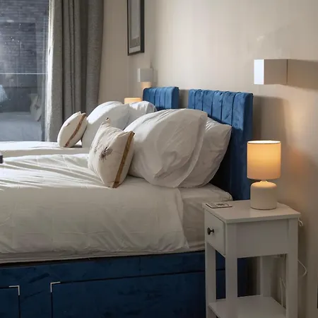 Apartment 2 Bedroom With Free Parking In Centre, By Eason - Ideal For Weekend Getaways & Business Travel Manchester