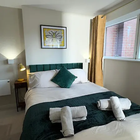 2 Bedroom With Free Parking In Centre, By Eason - Ideal For Weekend Getaways & Business Travel Manchester