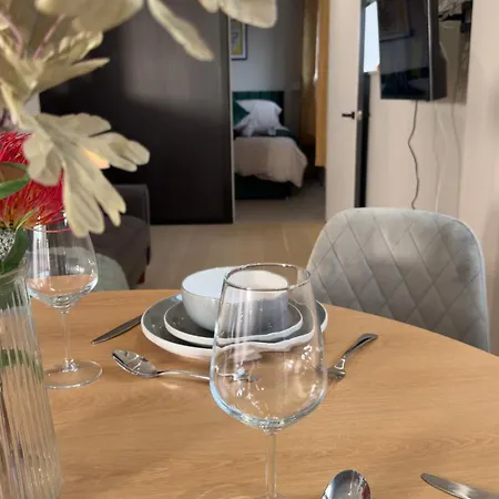 2 Bedroom With Free Parking In Centre, By Eason - Ideal For Weekend Getaways & Business Travel Apartment *