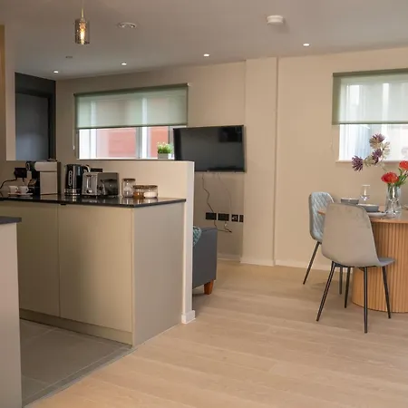 2 Bedroom With Free Parking In Centre, By Eason - Ideal For Weekend Getaways & Business Travel *