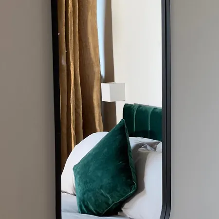 2 Bedroom With Free Parking In Centre, By Eason - Ideal For Weekend Getaways & Business Travel Manchester