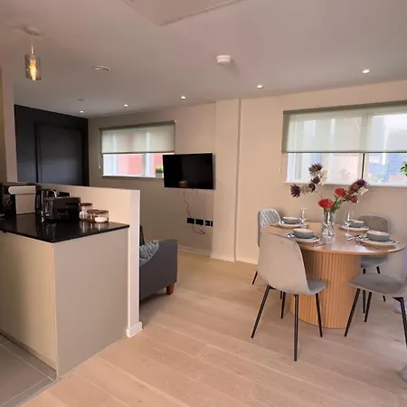 2 Bedroom With Free Parking In Centre, By Eason - Ideal For Weekend Getaways & Business Travel * Manchester
