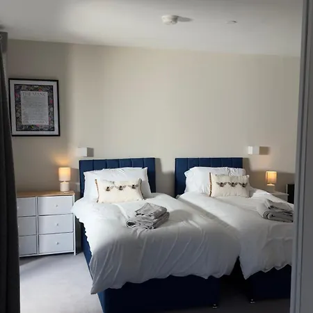 Apartment 2 Bedroom With Free Parking In Centre, By Eason - Ideal For Weekend Getaways & Business Travel Manchester