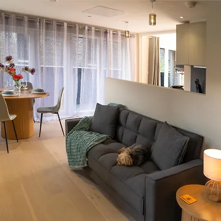 2 Bedroom With Free Parking In Centre, By Eason - Ideal For Weekend Getaways & Business Travel *