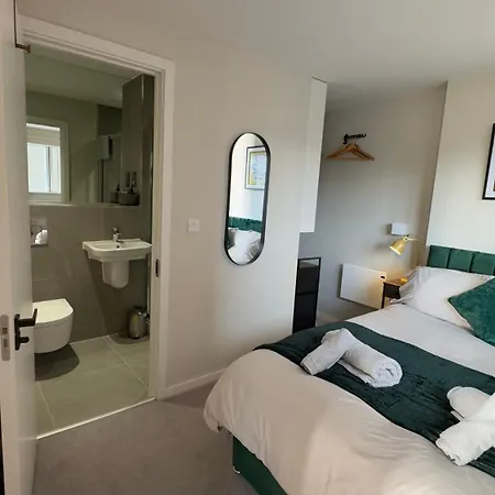 2 Bedroom With Free Parking In Centre, By Eason - Ideal For Weekend Getaways & Business Travel Apartment *