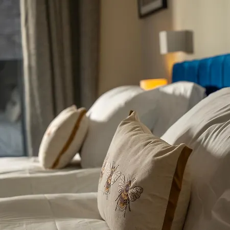2 Bedroom With Free Parking In Centre, By Eason - Ideal For Weekend Getaways & Business Travel Apartment Manchester