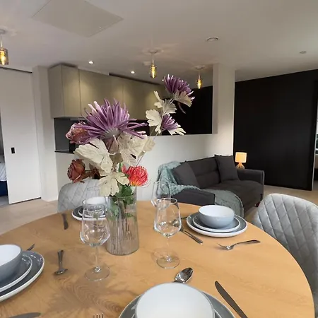 Apartment 2 Bedroom With Free Parking In Centre, By Eason - Ideal For Weekend Getaways & Business Travel Manchester