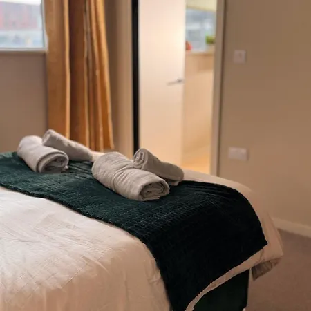 2 Bedroom With Free Parking In Centre, By Eason - Ideal For Weekend Getaways & Business Travel Apartment