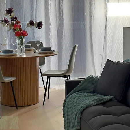 2 Bedroom With Free Parking In Centre, By Eason - Ideal For Weekend Getaways & Business Travel Apartment *
