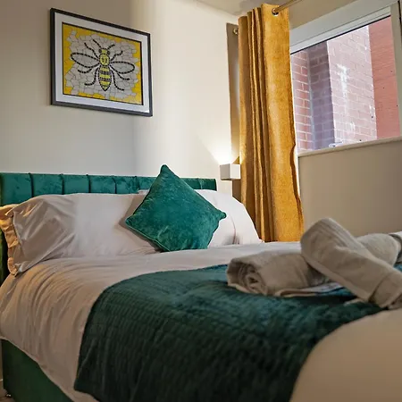 2 Bedroom With Free Parking In Centre, By Eason - Ideal For Weekend Getaways & Business Travel Apartment Manchester