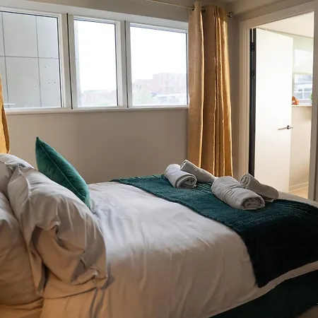 2 Bedroom With Free Parking In Centre, By Eason - Ideal For Weekend Getaways & Business Travel *