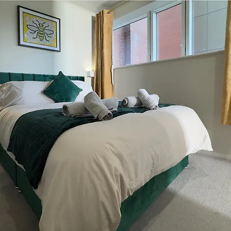 2 Bedroom With Free Parking In Centre, By Eason - Ideal For Weekend Getaways & Business Travel Apartment Manchester