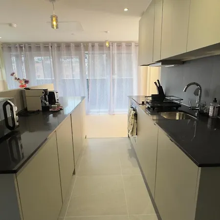 2 Bedroom With Free Parking In Centre, By Eason - Ideal For Weekend Getaways & Business Travel Manchester