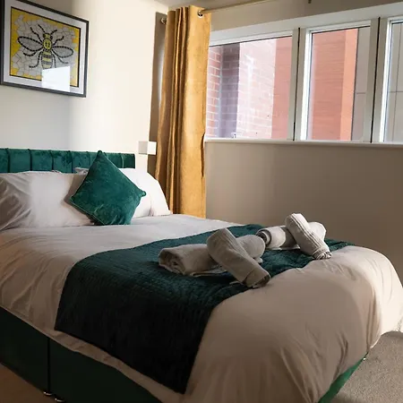 2 Bedroom With Free Parking In Centre, By Eason - Ideal For Weekend Getaways & Business Travel Apartment Manchester