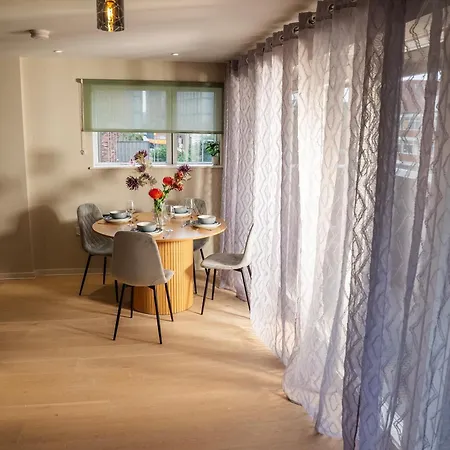 Apartment 2 Bedroom With Free Parking In Centre, By Eason - Ideal For Weekend Getaways & Business Travel Manchester