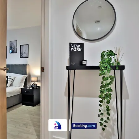 Modern 2 Bed, 2 Bath With Ensuite By Avalora Short Lets & Serviced Salford With Balcony, Near Tram Stop Salford Quays Apartment Manchester
