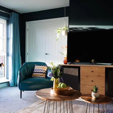 Holiday home Luxury Celebrity Townhouse Etihad Stadium Coop Live Arena 2 Parking Sleep 10 *