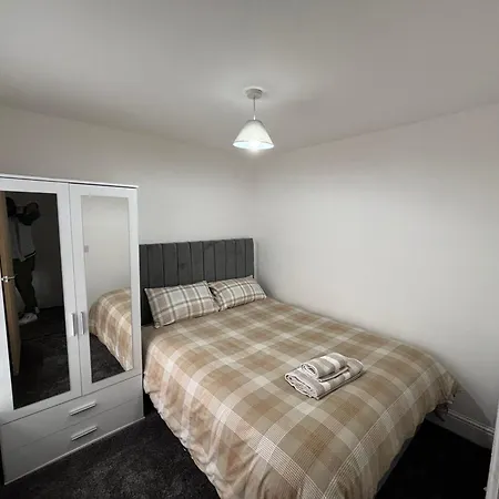 1 Bedroom Flat - Airport - 7 Mins To Man - Staycations & Business Stays! דירה מנצ'סטר