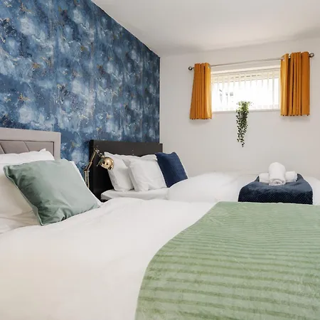 Semesterbostad Spacious 4bd 3bt - Etihad - Coop - Pool Table - Free Parking *