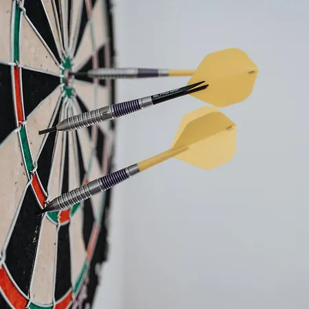 Spacious 4bd 3bt - Etihad - Coop - Pool Table - Free Parking Holiday home