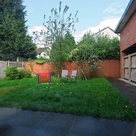 Spacious 4bd 3bt - Etihad - Coop - Pool Table - Free Parking Semesterbostad Manchester