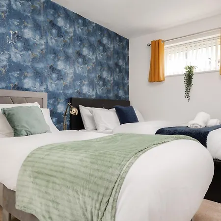 Spacious 4bd 3bt - Etihad - Coop - Pool Table - Free Parking * Manchester