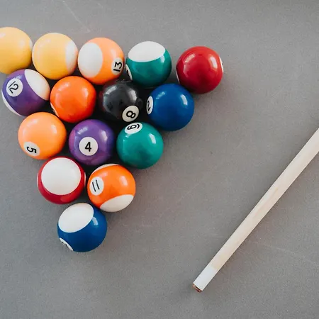 Holiday home Spacious 4bd 3bt - Etihad - Coop - Pool Table - Free Parking