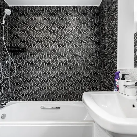 Spacious 4bd 3bt - Etihad - Coop - Pool Table - Free Parking