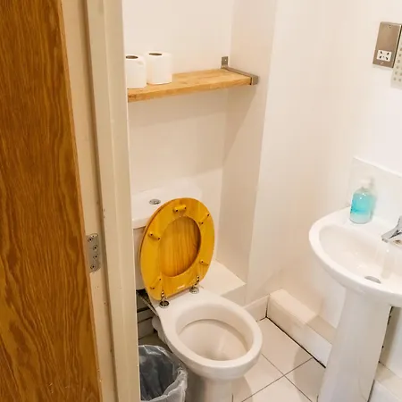 Apartmán Comfortable Spacious 2 Bed Flat With Parking