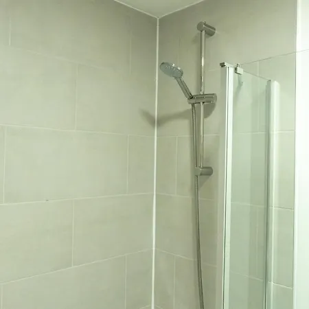 Comfortable Spacious 2 Bed Flat With Parking * Manchester