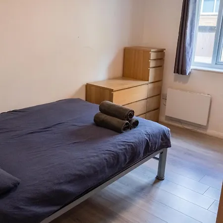 Comfortable Spacious 2 Bed Flat With Parking Apartmán *