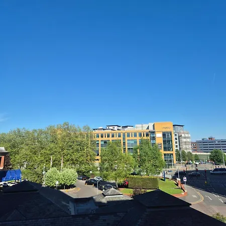 Quays Icon By The Water * Manchester