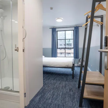 Yha Hostel *