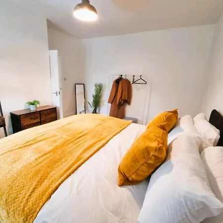 3br House-apartment-free Parking-manchester Airport 別荘