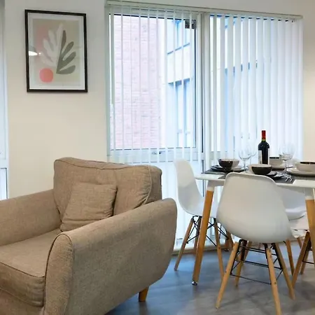 New Halo Nest - Modern & Comfortable * Manchester
