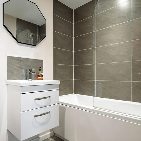 Appartement With 2 Parking Spaces! Manchester