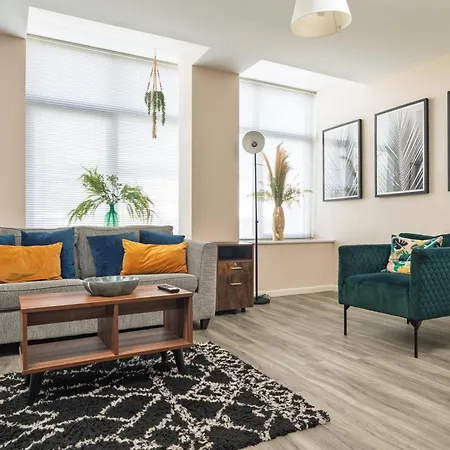 With 2 Parking Spaces! Apartment Manchester
